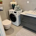 Apartment Brand New Centre Apartment, Free Parking Spot