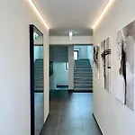 Brand New Centre Apartment, Free Parking Spot Apartment