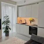 Brand New Centre Apartment, Free Parking Spot *
