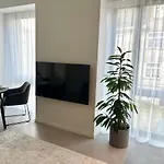 Brand New Centre Apartment, Free Parking Spot *