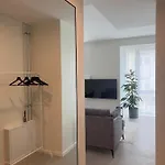 Brand New Centre Apartment, Free Parking Spot
