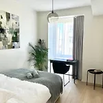 Brand New Centre Apartment, Free Parking Spot *