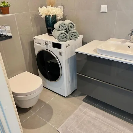 아파트 Brand New Centre Apartment, Free Parking Spot