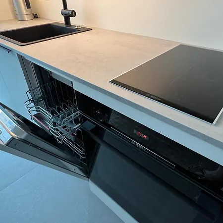 아파트 Brand New Centre Apartment, Free Parking Spot *