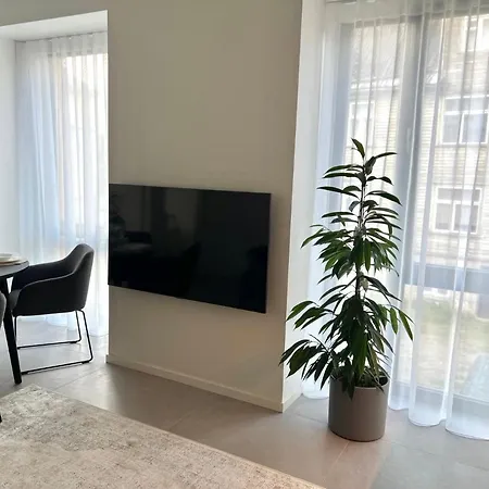 Brand New Centre Apartment, Free Parking Spot *