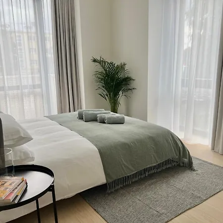 Brand New Centre Apartment, Free Parking Spot Apartment *