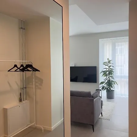 Brand New Centre Apartment, Free Parking Spot