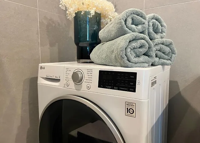 Brand New Centre Apartment, Free Parking Spot דירה *