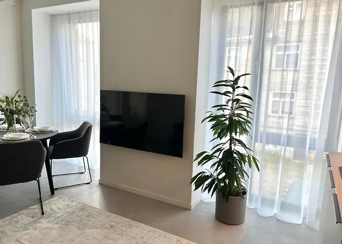 Brand New Centre Apartment, Free Parking Spot *