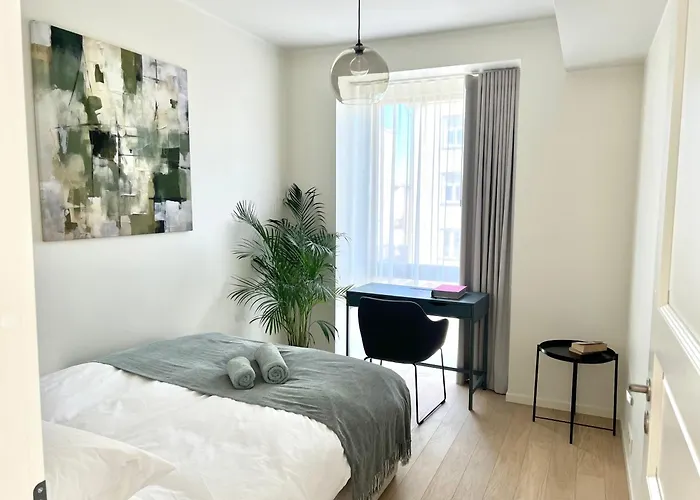 Brand New Centre Apartment, Free Parking Spot *