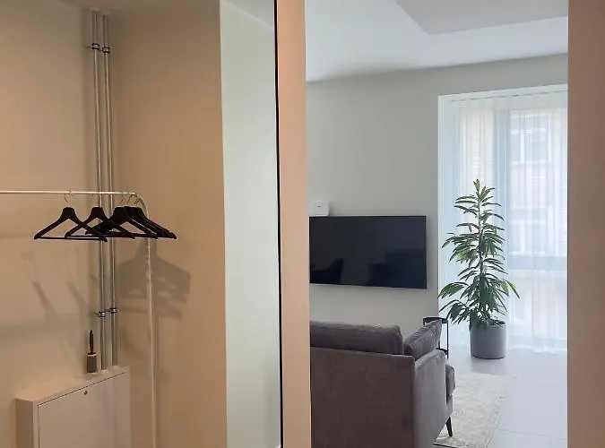 Brand New Centre Apartment, Free Parking Spot